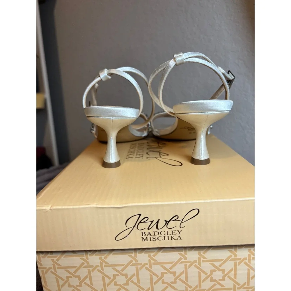Jewel Badgley Mischka Nayla Sandals Women 6.5 Ivory Satin Rhinestone Kitten Heel